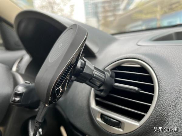 不插線、充滿電，iPhone13 mini全套無線充電體驗分享