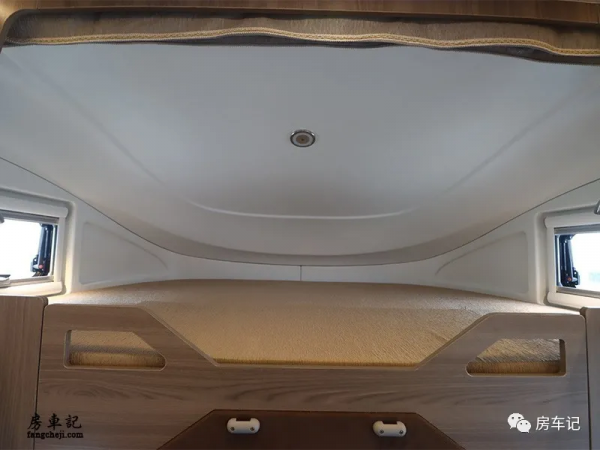 準備詩和遠方？賽德白鯨雙拓房車，超高配置讓你愛不釋手