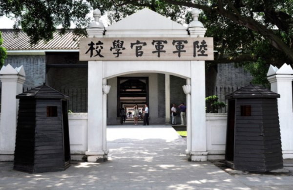 1955年大授銜，周總理自己沒授銜，為什麼能給全體將官們授銜