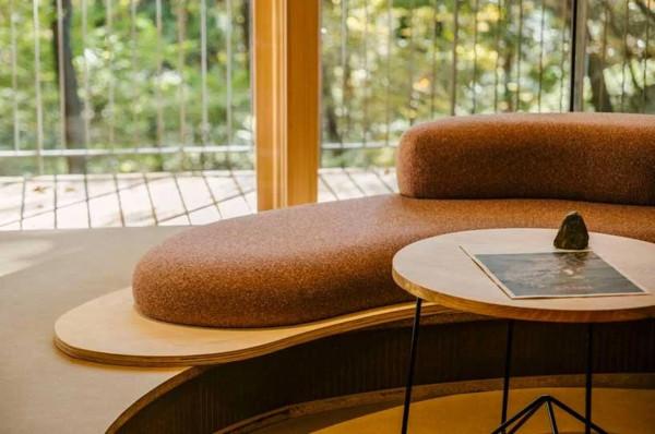 日本小房子採用蜂窩狀框架，讓客人沉浸在大自然中