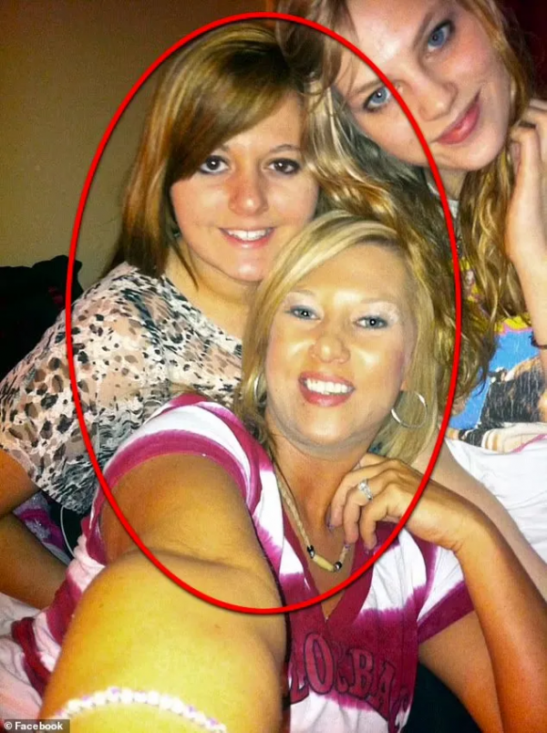 48歲媽媽盜用22歲女兒身份：上學、打工、戀愛、寄宿......