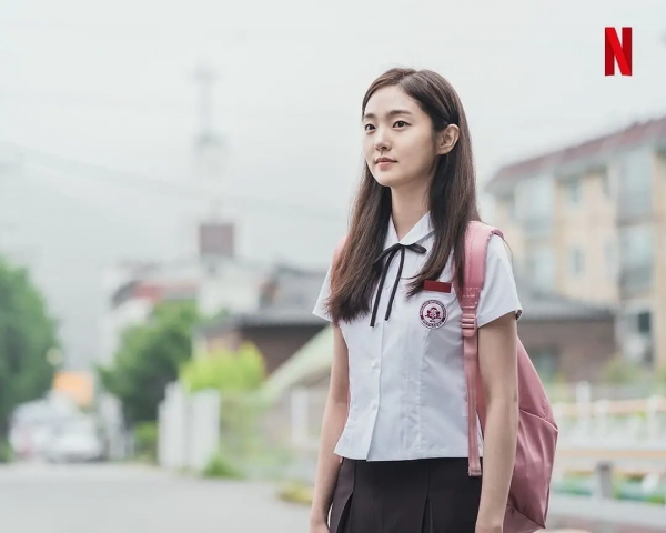 5歲女孩成殺人惡魔？女神李英愛自毀形象，一出手就是年度爆款