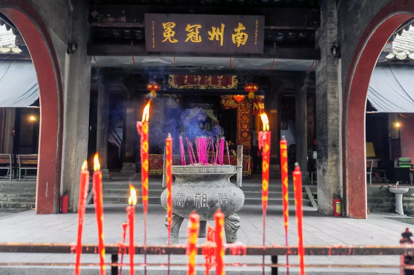 雷州有座千年古祠，全國罕見的五代石人石狗