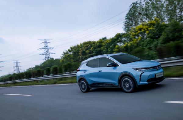 20萬以內最平順最好開的純電SUV，試駕別克微藍7