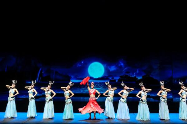 暑假，帶娃來桂林千古情放肆撒野，看精彩演出，重返侏羅紀