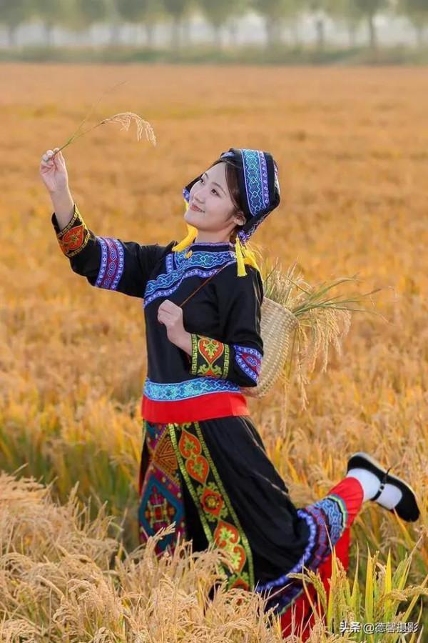 美人吟續詩之三十七：惜花