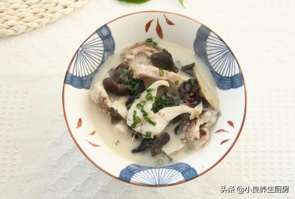入秋後，湖北人常用這食材煲湯，補血補鐵，營養極高，家人都愛喝