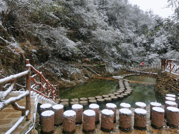 初雪如約而至！中華古瑤第一村美得如人間仙境