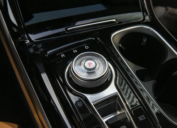 家裡人口多，買MPV更合適，可以看看這兩款，安靜舒適還省油