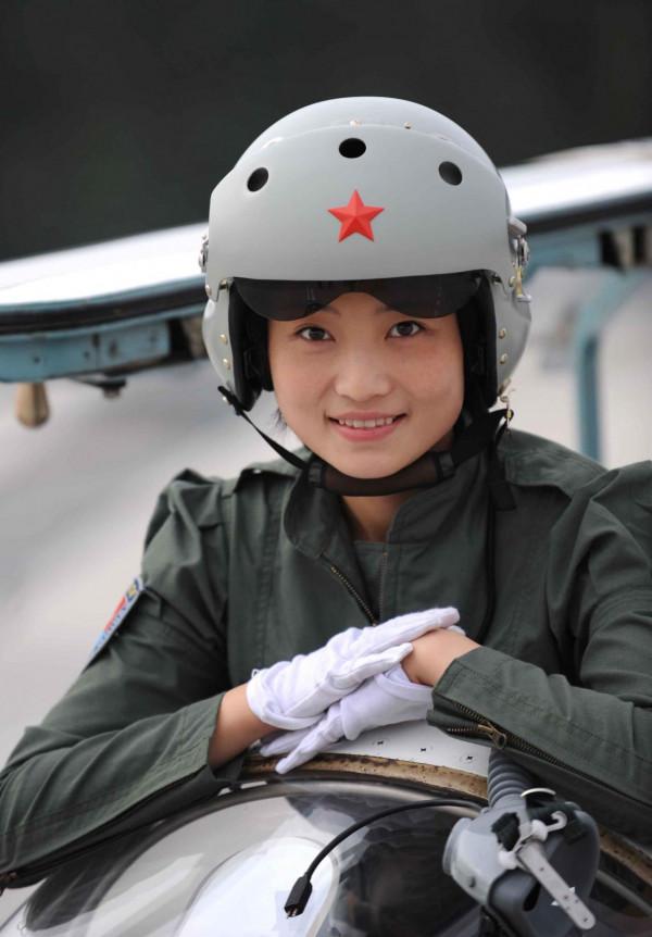 30歲犧牲的烈士餘旭，全國首批戰鬥機女飛行員，首位殲10女飛行員
