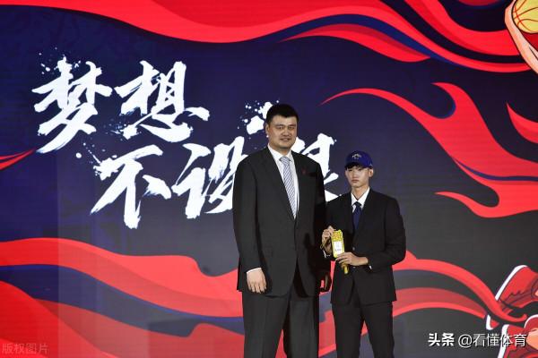 不理解，打野球賺得比CBA多，就放棄打職業？