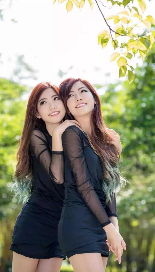 這樣一對鳳鳳雙胞胎,長相一模一樣,誰能分清? 這樣一對鳳鳳雙胞胎,長相一模一樣,誰能分清?