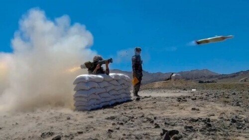 解放軍的火力不足恐懼症已治好!網友:煙花表演,不要害怕…… 解放軍的火力不足恐懼症已治好!網友:煙花表演,不要害怕……