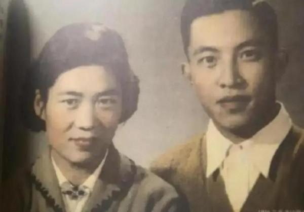 血淚：志願軍被俘後，在戰俘集中營領導反背叛愛國鬥爭，九死一生