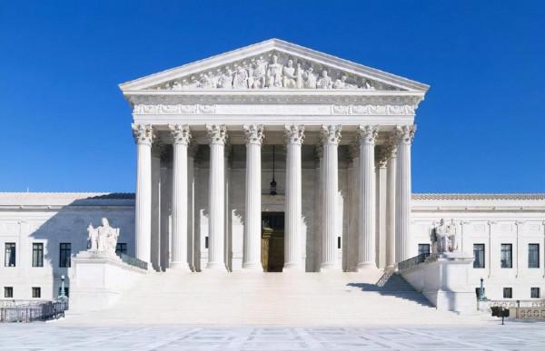 美國最高法院的門楣上，竟刻有1箇中國人的雕像，他是誰？