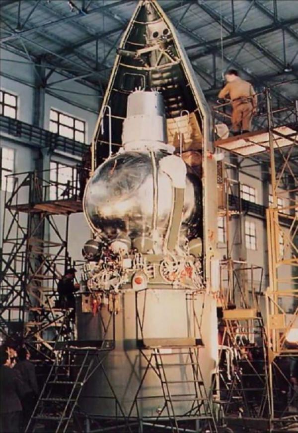 乘坐203處故障飛船升空,明知必死無疑,返回地球時僅剩一塊足骨 乘坐203處故障飛船升空,明知必死無疑,返回地球時僅剩一塊足骨