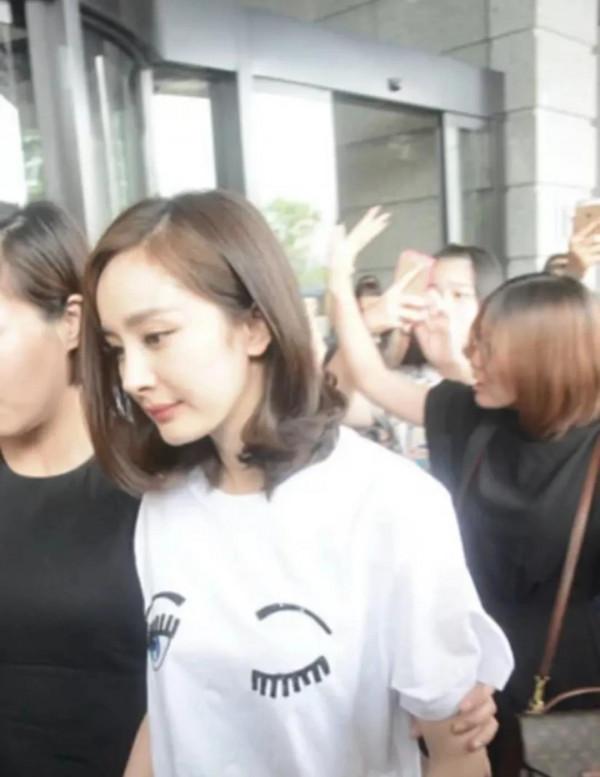 路人鏡頭下的楊冪,生圖太能打了,女明星都是這樣的嗎 路人鏡頭下的楊冪,生圖太能打了,女明星都是這樣的嗎