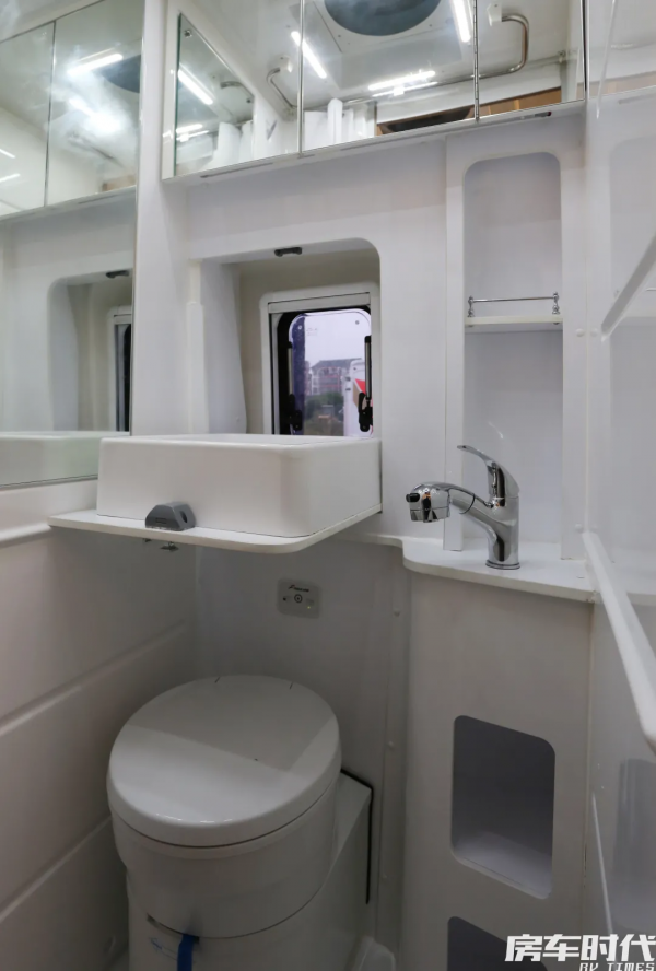 年輕時尚範 瑞弗·啟界R600 堪比C型的大空間 內外均豪華 住得就是舒服