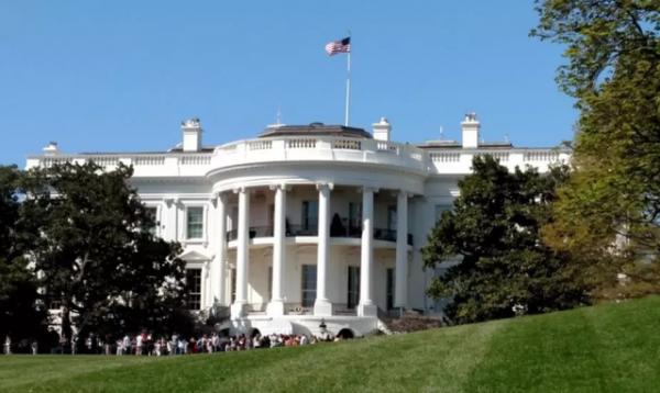 碰瓷中國12海里？美國艦艇南沙海域，我國南部戰區火速出擊