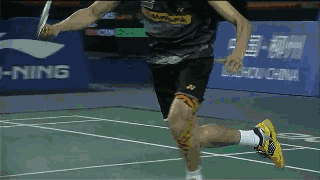 跨步上網步法不到位、擊球搶不到高點、發力無法後撤,這樣來糾正 跨步上網步法不到位、擊球搶不到高點、發力無法後撤,這樣來糾正