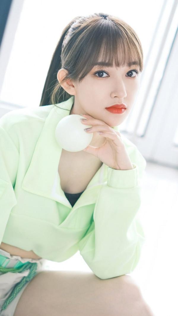 程瀟 1998年出生於廣東省，中國內地流行樂女歌手、演員