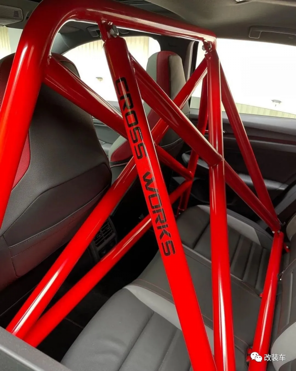 用一身競技改件來玩姿態的8代高爾夫GTI，這操作你們看得懂嗎？