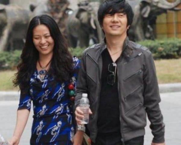 “搖滾巨匠”鄭鈞:讓前妻等待了18年沒回頭,為何轉頭娶了劉芸? “搖滾巨匠”鄭鈞:讓前妻等待了18年沒回頭,為何轉頭娶了劉芸?