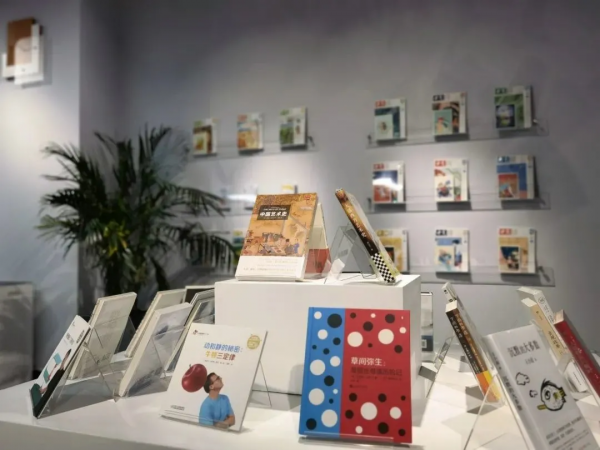 感受秋日讀書氣，打卡溫暖的書店