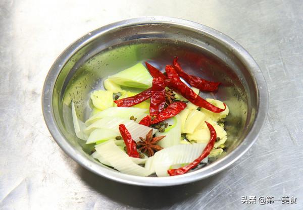 這才是魚肉最好吃的做法，一炸一燉，麻辣鮮香，外皮酥脆又開胃