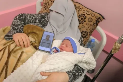 蹲了15年大牢，妻子為他在獄外生了4個孩子