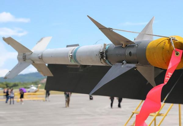 沈飛又憋了個大招，改進型殲15曝光6項改進，彌補8年前最大遺憾