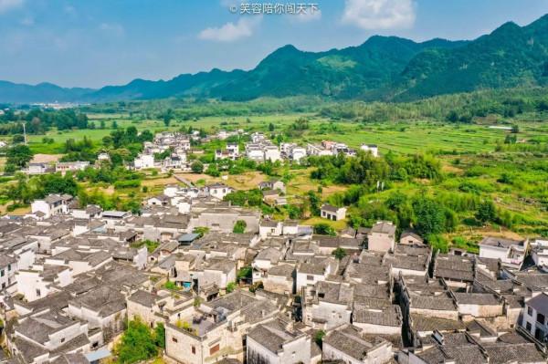 安徽未商業化的古村落,遇見一隻有靈性的狗,帶著我們轉村子 安徽未商業化的古村落,遇見一隻有靈性的狗,帶著我們轉村子