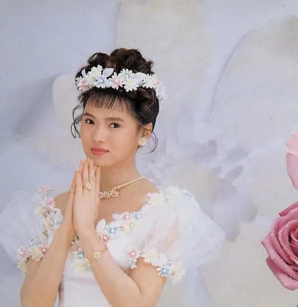 甩了音樂才子庾澄慶，又嫁給小十歲的影帝秦昊，伊能靜憑什麼？