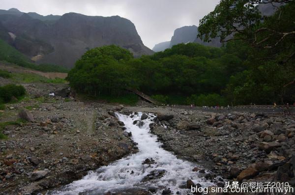 為什麼長白山瀑布遊客不能近身觀賞(圖) 為什麼長白山瀑布遊客不能近身觀賞(圖)