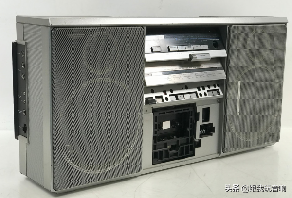 80年代先鋒公司推出的SK-750行動式收錄機音響 80年代先鋒公司推出的SK-750行動式收錄機音響