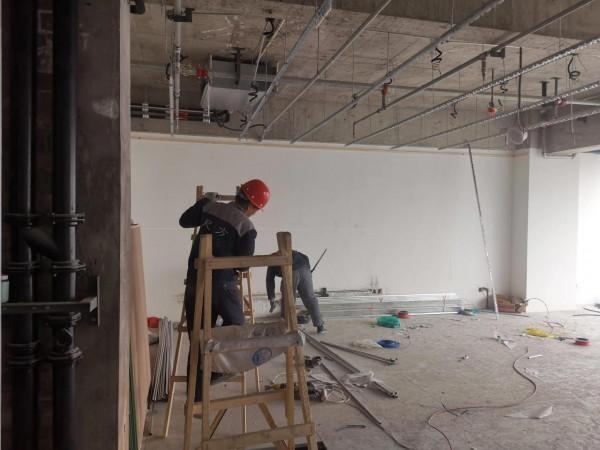 裝飾裝修行業打工仔，熱愛籃球的狂熱愛好者