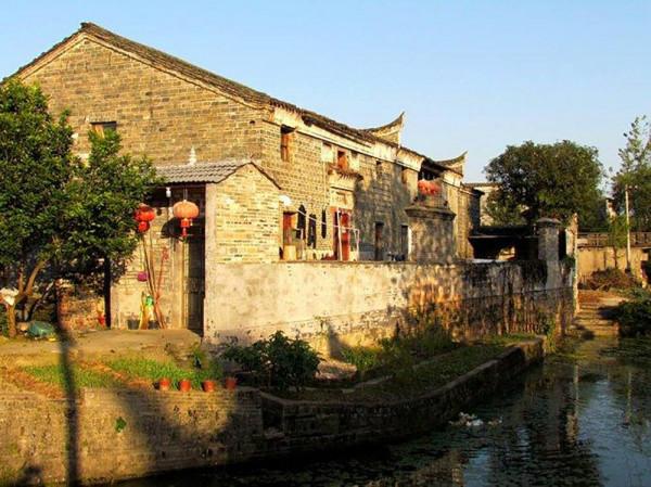 江西贛文化中的一朵奇葩，建築紅色文化濃厚，受世人矚目