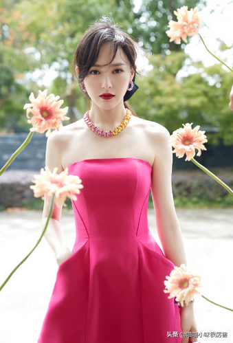 小眼睛塌鼻樑笑露牙齦,五官不端正卻依舊迷人的明星,只服這5位 小眼睛塌鼻樑笑露牙齦,五官不端正卻依舊迷人的明星,只服這5位