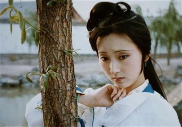 紅樓夢:大觀園裡的人並非“鬼轉世”,而是全都變成了“鬼” 紅樓夢:大觀園裡的人並非“鬼轉世”,而是全都變成了“鬼”