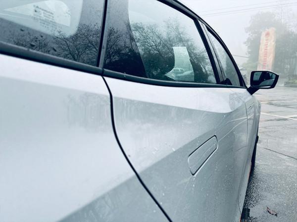 電動尾翼/閥門排氣/彈射起步全部到位 首試全新長安UNI-V