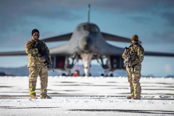 在中文社交媒體喊話普京，英國首相碰瓷中國，搞笑操作逗樂網友