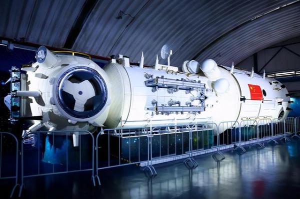 我國空間站航天員出艙，身穿的3000萬元衣服，為何無法帶回地球？