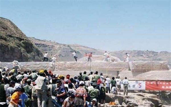 飛越黃河的柯受良地位有多高？張學友出錢治喪，劉德華為其女送嫁