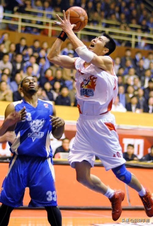 人物|17歲學籃球,42歲退役,換過8支球隊,被稱作CBA“活化石” 人物|17歲學籃球,42歲退役,換過8支球隊,被稱作CBA“活化石”