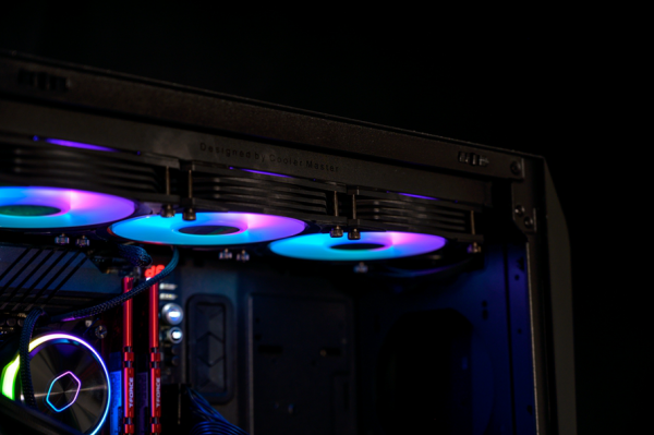 酷炫黑科技為硬體穩定保駕護航：酷冷機電散三件套體驗