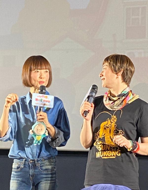 51歲魯豫出席活動近照曝光，側身單薄如紙片，臉部肌肉鬆弛顯老