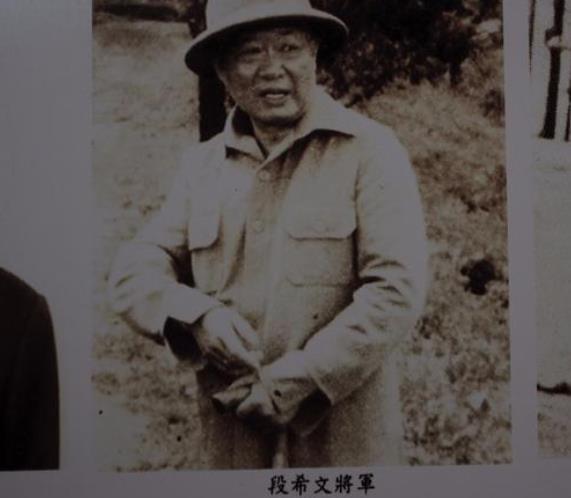 93師師長率殘兵入泰,他接管金三角,死後泰國國王致電哀悼 93師師長率殘兵入泰,他接管金三角,死後泰國國王致電哀悼