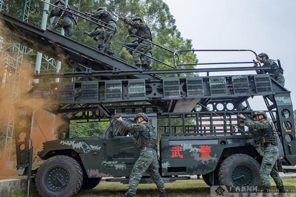 武警廣西總機動支隊反恐演練影像:實戰實訓礪尖兵 武警廣西總機動支隊反恐演練影像:實戰實訓礪尖兵