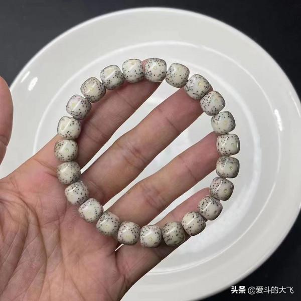 大飛說文玩:星月菩提手串中的石玉料,該如何分辨 大飛說文玩:星月菩提手串中的石玉料,該如何分辨