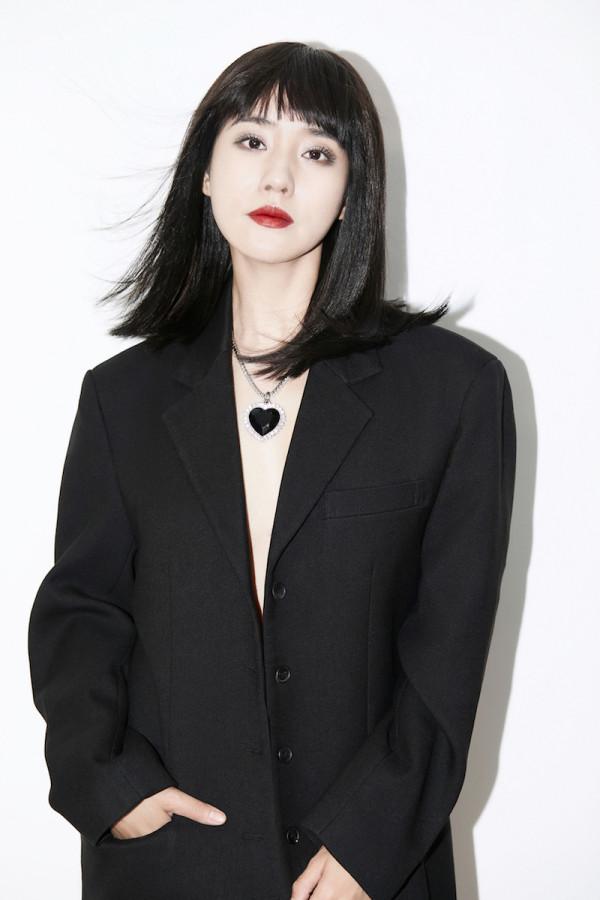 王智暗黑系酷girl大片 換了新發型又美又颯